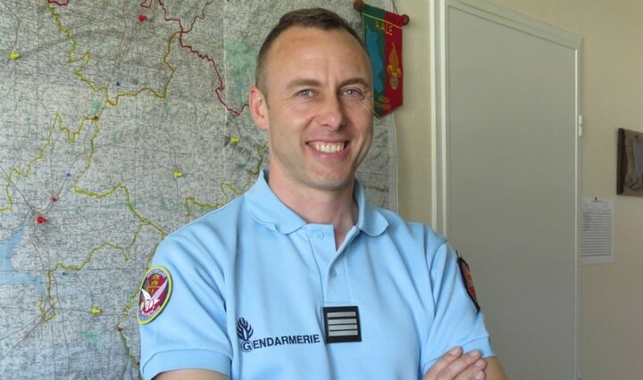 Viên cảnh sát hy sinh thế mạng cho con tin trong vụ nổ súng ở Pháp