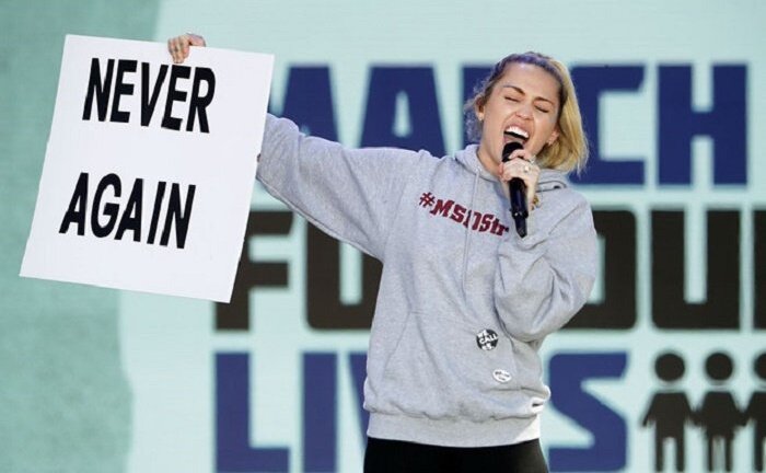 Miley Cyrus trình diễn 'The Climb' đầy xúc động sau gần 10 năm