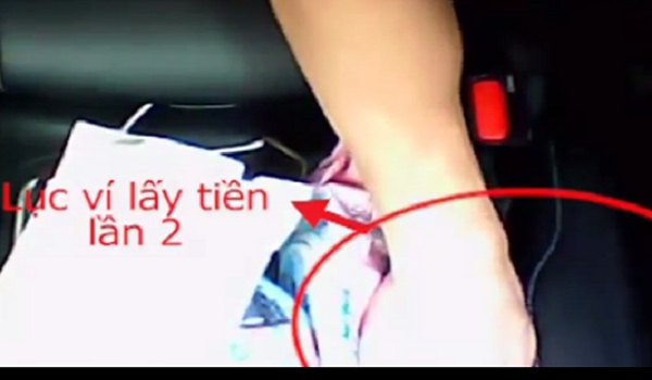 Công an xác minh nhóm nhân viên rửa xe ô tô trộm tiền của khách tại Hà Nội