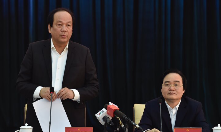 ‘Nhiều người là giáo sư, phó giáo sư mà ăn không nên đọi, nói không nên lời’