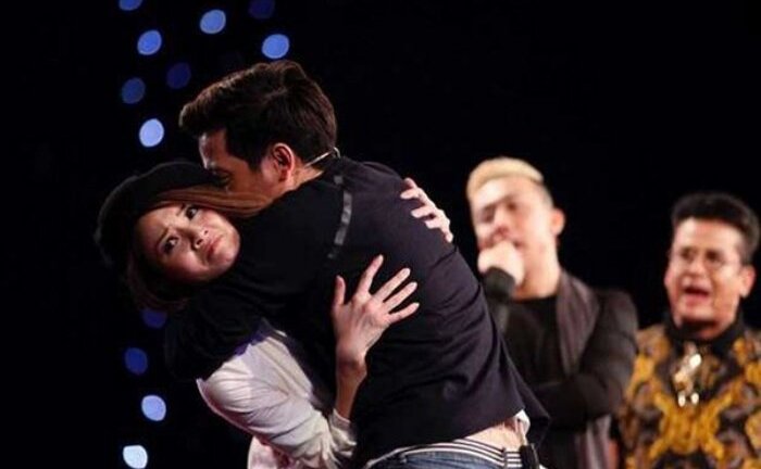 Loạt ảnh lộ rõ thói quen thích ôm, hôn đồng nghiệp nữ của Trường Giang