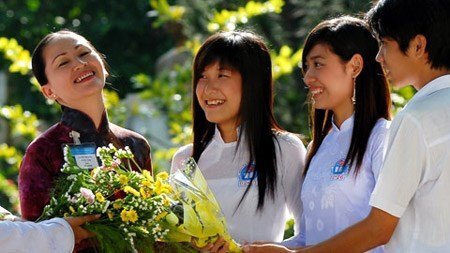 Đánh giá giáo viên THPT dựa vào 5 tiêu chuẩn và 15 tiêu chí