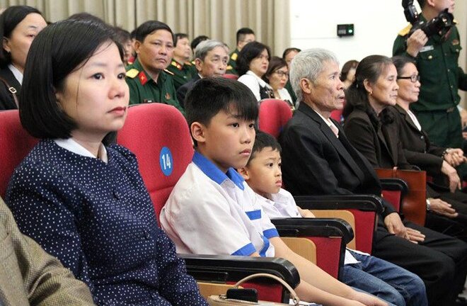 Vợ thiếu tá hiến tạng cứu 6 người: 'Anh ra đi nhưng trái tim vẫn đập'