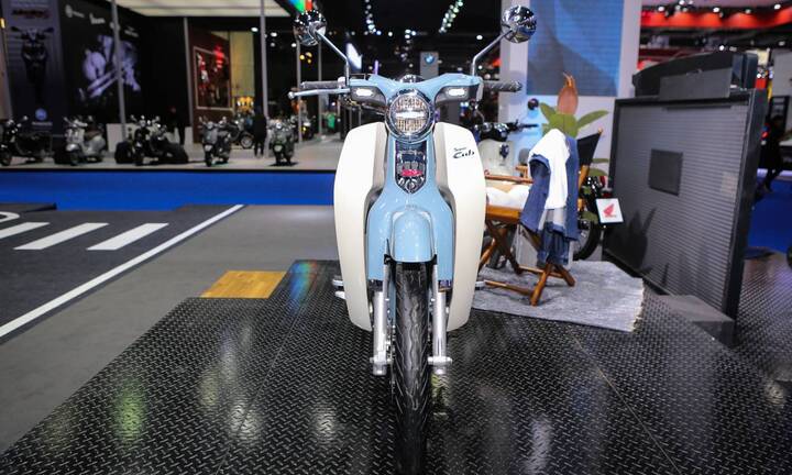 Choáng với Honda Super Cub C125, giá bán 66,1 triệu đồng