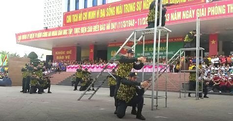 Video: Xem Cảnh sát đặc nhiệm Huế bắn đạn nổ, đấu võ bắt tội phạm