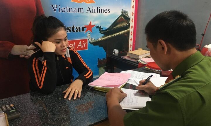 Bắt quả tang người phụ nữ bán hàng loạt sản phẩm mỹ nghệ chế tác từ ngà voi