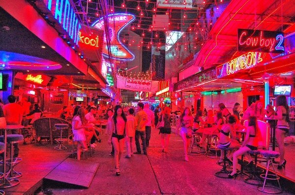 'Đã đến lúc dư luận cần nhìn cởi mở hơn đối với vấn đề mại dâm'