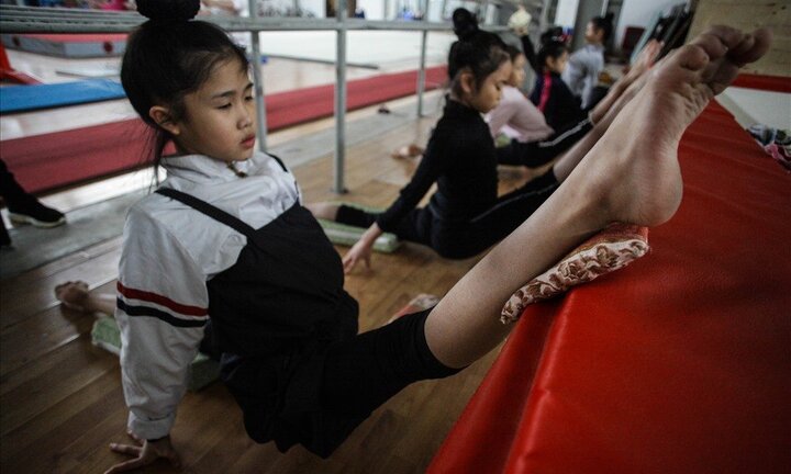 Sàn tập khắc nghiệt của các VĐV thể dục dụng cụ nhí