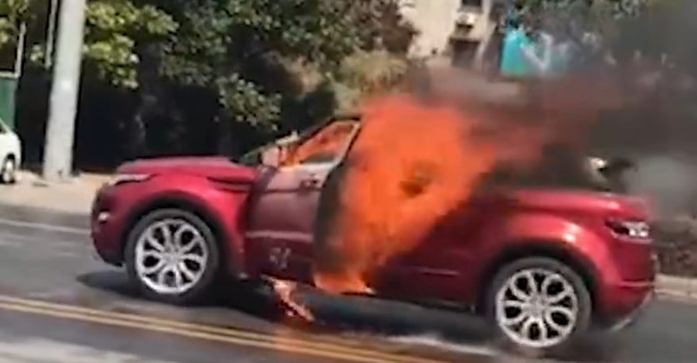 Video: Thất tình, chàng trai nhảy vào xe tự thiêu cùng bạn gái