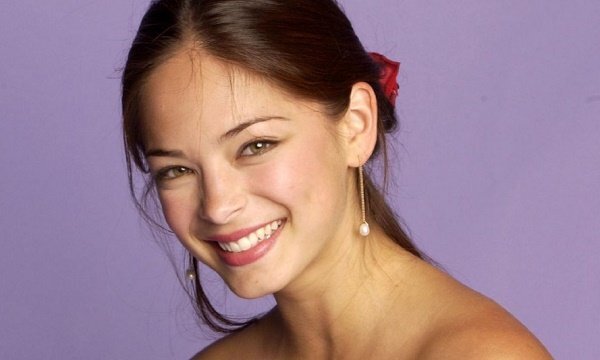 Kiều nữ 'Smallville' rất được yêu thích trước nghi vấn nô lệ tình dục