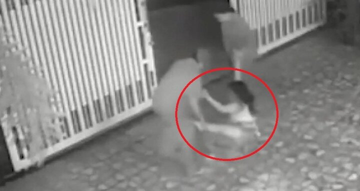 Bố trần tình việc đánh, kéo lê con gái về nhà