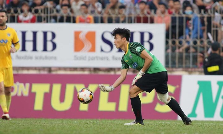 Video: Bùi Tiến Dũng giữ sạch lưới, FLC Thanh Hóa có chiến thắng thứ 2