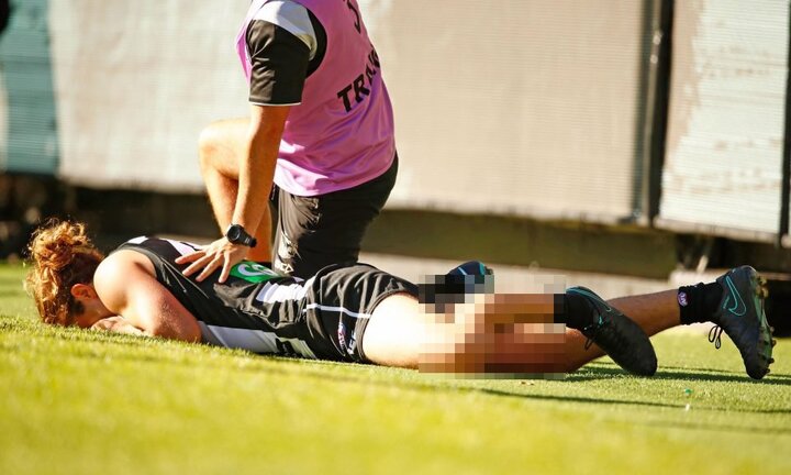 Video: Phá trượt bóng, cầu thủ chấn thương rợn người