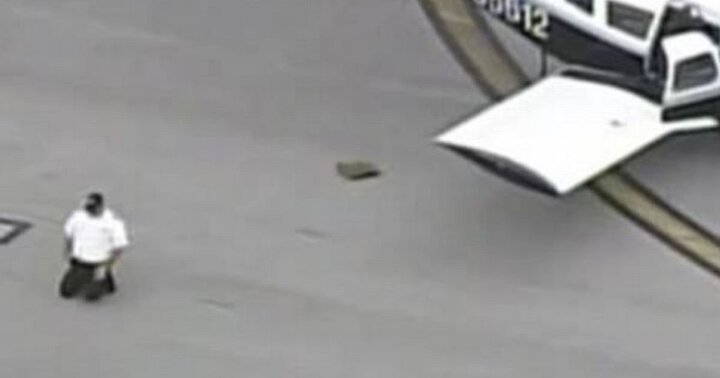 Clip: Sống sót sau cú hạ cánh kịch tính, phi công quỳ gối hôn mặt đất