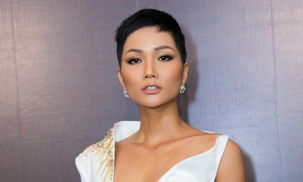 Vừa xuất viện, Hoa hậu H’Hen Niê khiến fan lo lắng với thân hình gầy gò, hốc hác