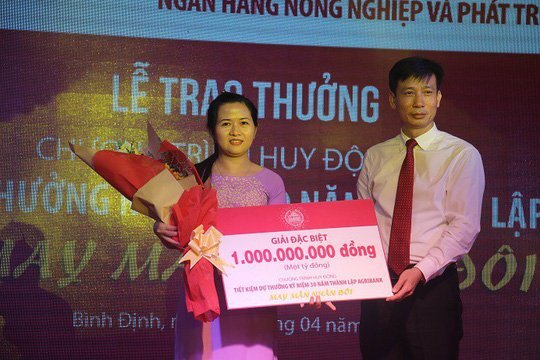 Agribank trao 'Giải đặc biệt' thứ Nhất 01 tỷ đồng cho khách hàng