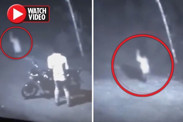 Video: Bóng trắng trong đêm khiến người đàn ông phát hoảng