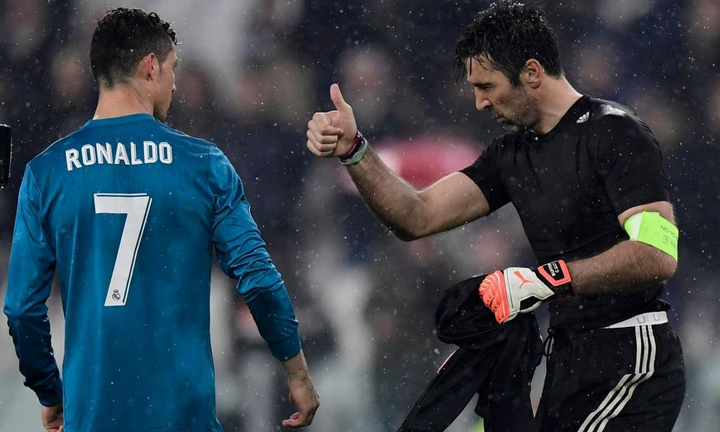 Bức ảnh khiến cả thế giới bóng đá bái phục Ronaldo