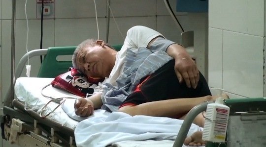 Clip: Uống an cung ngưu hoàng hoàn, bệnh nhân xuất huyết, chảy máu toàn thân