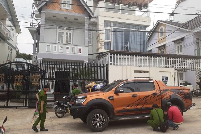 Truy tìm kẻ nổ súng bắn 2 cha con nhập viện ở Đà Lạt