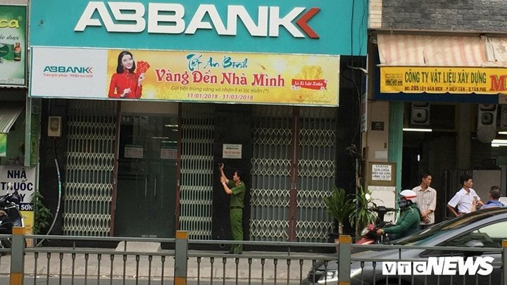 Bắt băng nhóm dùng súng giả cướp ngân hàng An Bình ở Sài Gòn