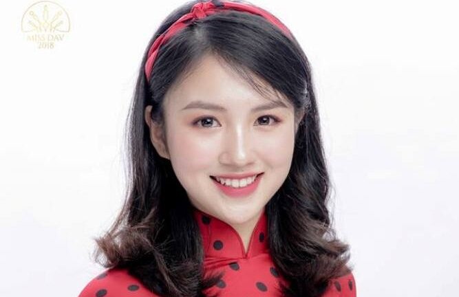 18 nữ sinh xinh đẹp HV Ngoại giao khoe dáng trong tà áo dài