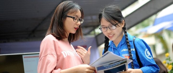 Tham gia ngày hội việc làm, hàng nghìn sinh viên ngoại ngữ tìm được việc