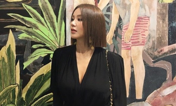 Sao nữ U50 sexy đến mức khiến các nữ hoàng gợi cảm cũng phải kiêng dè