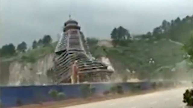 Gió thổi mạnh, cây không đổ nhưng sập tòa tháp 23 tầng ở Trung Quốc