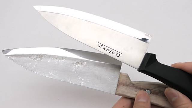 Clip: Chàng trai tạo ra con dao siêu bén chỉ với 1 cuộn giấy bạc