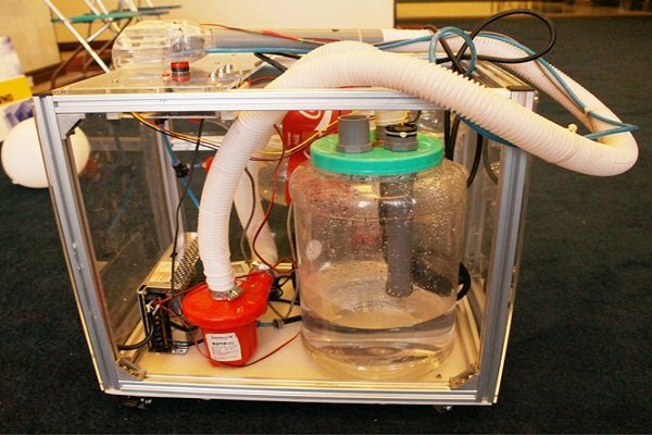 Nhóm học sinh chế tạo máy bắn phá hút bụi công nghiệp