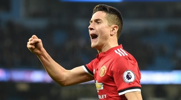 Tiền vệ MU phủ nhận cố ý nhổ nước bọt vào huy hiệu Man City