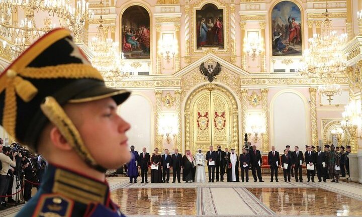 Đại sứ Việt Nam tại Liên bang Nga Ngô Đức Mạnh trình Quốc thư lên Tổng thống Putin