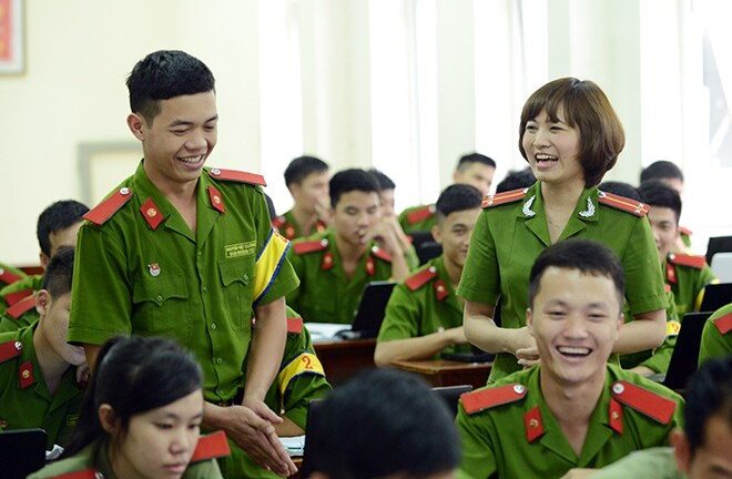 Cận thị có làm công an được không?