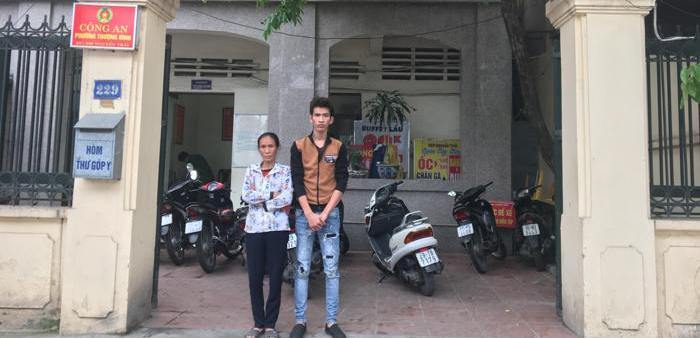 Cảnh sát hình sự Hà Nội tìm người thân cho thanh niên đi lạc trong đêm