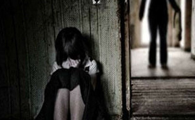 Dụ bé gái 13 tuổi sử dụng ma túy rồi giao cấu