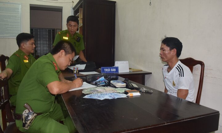 Tóm gọn tên trộm có 6 tiền án vẫn hành nghề ở phố Tây