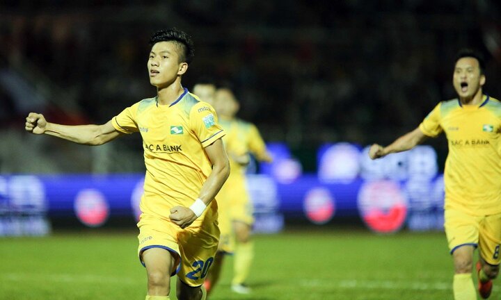 Sao U23 Việt Nam tỏa sáng, SLNA rượt đuổi ngoạn mục với Cần Thơ