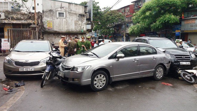 Tai nạn liên hoàn ở Hà Nội: Người phụ nữ thiệt mạng khi đi mua cơm cho người thân