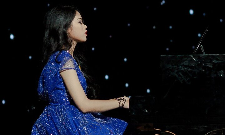 25 nữ sinh xinh đẹp Nhạc viện Hà Nội tranh tài tại đêm thi Tài năng