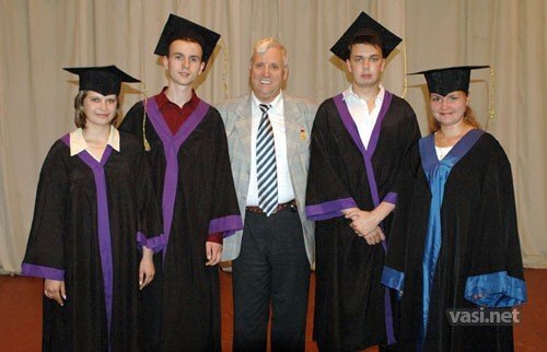 Người thầy không biết đọc vẫn đi dạy suốt 17 năm