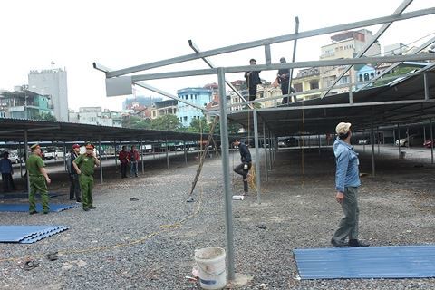 Video: Phá dỡ bãi xe không phép rộng hàng ngàn mét vuông tại Hà Nội