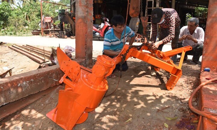 Dương Quốc Thái với sáng chế ra thiết bị đào 1.000m rãnh nước/giờ