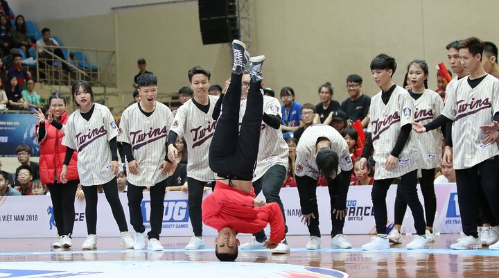 Ảnh: Những bài nhảy cực đẹp tại Dance Battle VUG 2018
