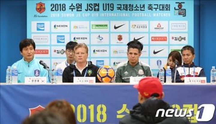 HLV U19 Mexico khoe sức mạnh đội nhà trước trận gặp U19 Việt Nam