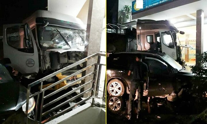 Xe tải lao vào trụ sở công ty ở Hà Nội, tài xế thương nặng