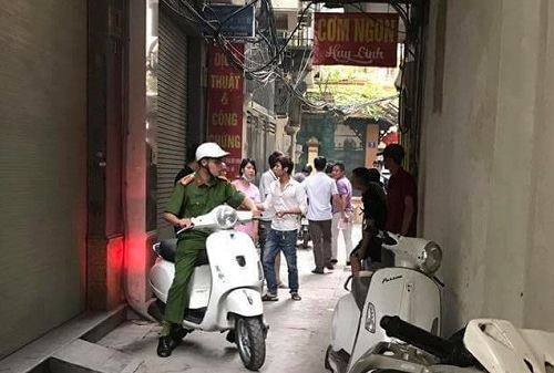 Cô gái chết trong tư thế treo cổ ở phòng trọ sau khi cãi nhau với bạn trai