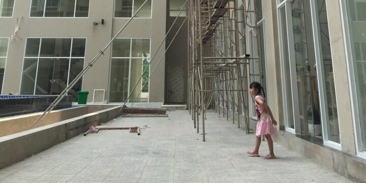 Công ty Nhà Mơ thản nhiên 'lùa' dân vào ở tại dự án đang nhếch nhác thi công