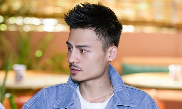 Vừa nhận Nút bạc của Youtube, ‘hiện tượng mạng’ Hoa Vinh khoe bài hát mới