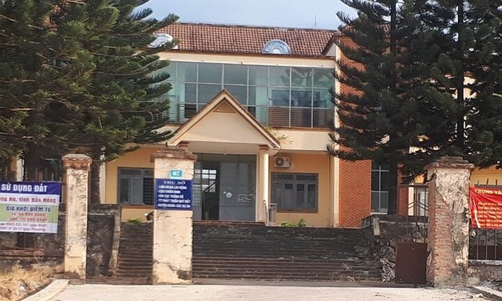 Bắt nhân viên Trung tâm Phát triển quỹ đất huyện nhận tiền hối lộ